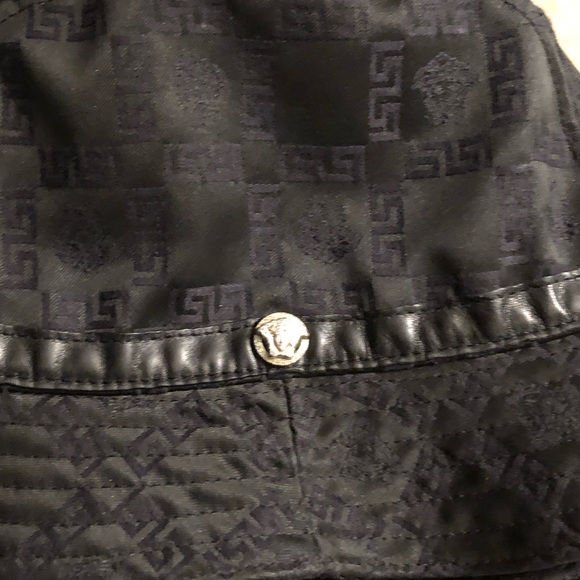 đź–¤VERSACE đź–¤ - Picture 9 of 16